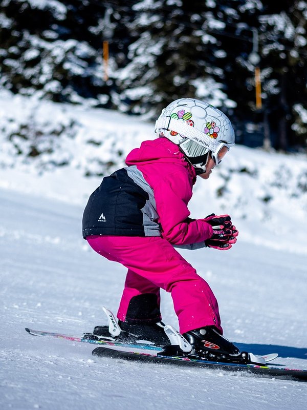 skiing-6035709_1280.jpg